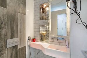 Douche, serviettes fournies