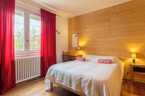 4 soverom, strykejern/-brett, wi-fi (inkludert) og sengetøy