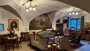 A spacious room with a high arched ceiling, a large painting, and a view of the outdoors. - Room 'Hirschen Fürstenzimmer' with Mountain View, Shared Terrace and Wi-Fi (Sarentino)