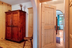 Interior - Room 'Hirschen Rosi' with Mountain View, Shared Terrace and Wi-Fi (Sarentino)