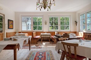Dining - Room 'Hirschen Rosi' with Mountain View, Shared Terrace and Wi-Fi (Sarentino)