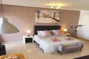 6 slaapkamers, een strijkplank/strijkijzer, reisbedje, wifi