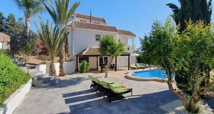 Luxury Villa 5 Stars With 6 Bedrooms, 4 Bathrooms and Private Pool