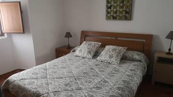 3 bedrooms, bed sheets