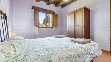 3 bedrooms, free WiFi, bed sheets