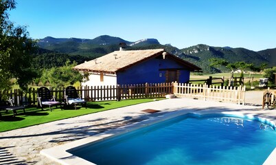 Casa rural 'La Sala' con vistas a la montaña, piscina compartida y Wi-Fi