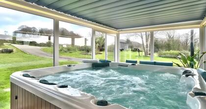 Maison "Ty Ar Dreuz" avec jacuzzi, terrasse privée, jardin et Wi-Fi