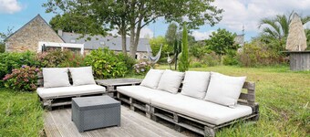 Holiday Home 'Ty Ar Dreuz' with Private Terrace, Shared Garden and Wi-Fi