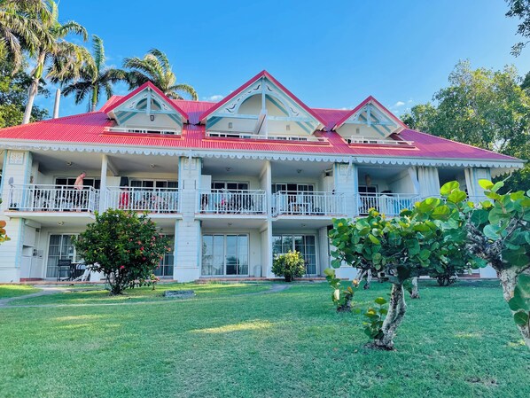 المنشأة من الخارج