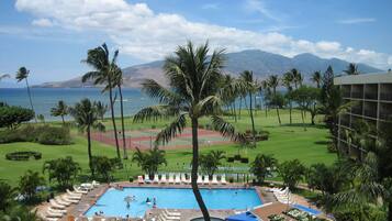 حمّام سباحة مُدفَّأ