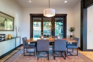 Dining - New Listing! 4 Bedroom Private Home in Gray's Crossing! (Truckee)
