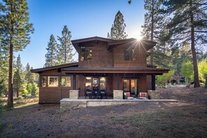 Exterior - New Listing! 4 Bedroom Private Home in Gray's Crossing! (Truckee)