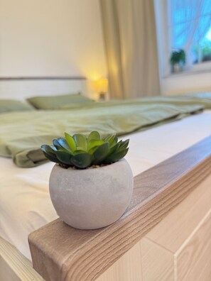 2 bedrooms, iron/ironing board, free WiFi