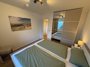 2 bedrooms, iron/ironing board, free WiFi