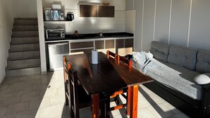 Dúplex Confort, patio, vistas al lago | Zona de estar