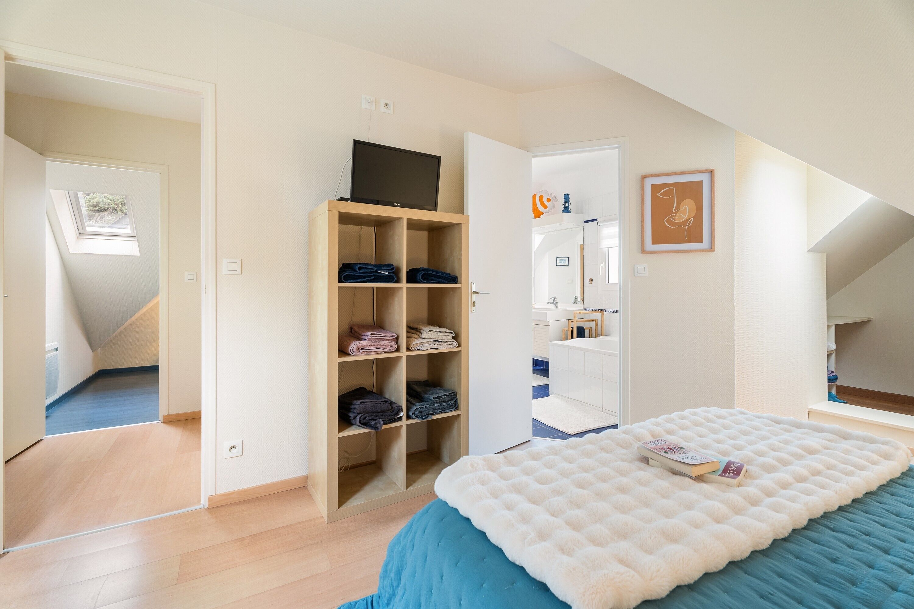 2 bedrooms, iron/ironing board, free WiFi, bed sheets