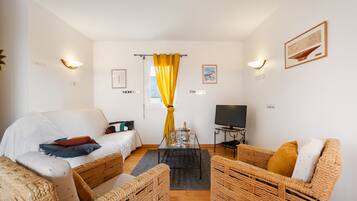 Televisión, reproductor de DVD, estéreo