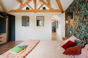 2 عدّة غرف نوم ومكواة/لوح كي وواي فاي مجانًا وملاءات أسرّة