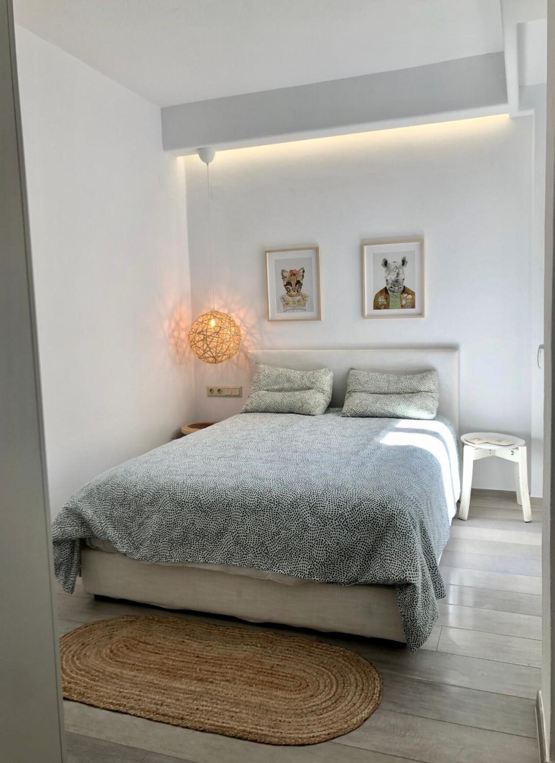 1 slaapkamer, een strijkplank/strijkijzer, gratis wifi, beddengoed