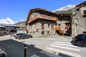 Exterior - Apartment 'Le Génépi' with Mountain View, Balcony and Wi-Fi (Val-Cenis)