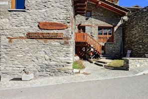 A stone building with wooden signage indicating 'Pa Pastoral' and 'ESPACE MULTIMEDIA.' - Apartment 'Le Génépi' with Mountain View, Balcony and Wi-Fi (Val-Cenis)