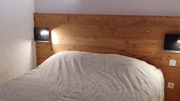 2 bedrooms, iron/ironing board, free WiFi