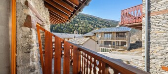 Apartment 'Les Chardons' with Mountain View, Balcony and Wi-Fi