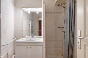 Suihku, hiustenkuivaaja