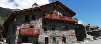 Ferienwohnung 'Les Campanules' mit Bergblick, Balkon und Wi-Fi