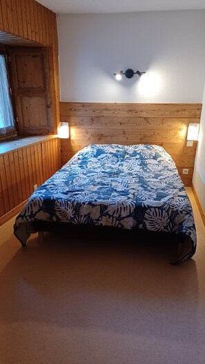 2 bedrooms, iron/ironing board, free WiFi