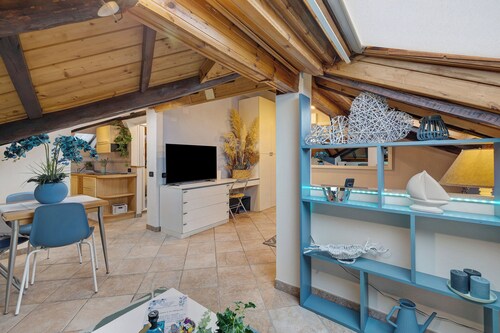 Ferienwohnung 'Mansarda Sotto Le Stelle' mit Meerblick, Wi-Fi und Klimaanlage