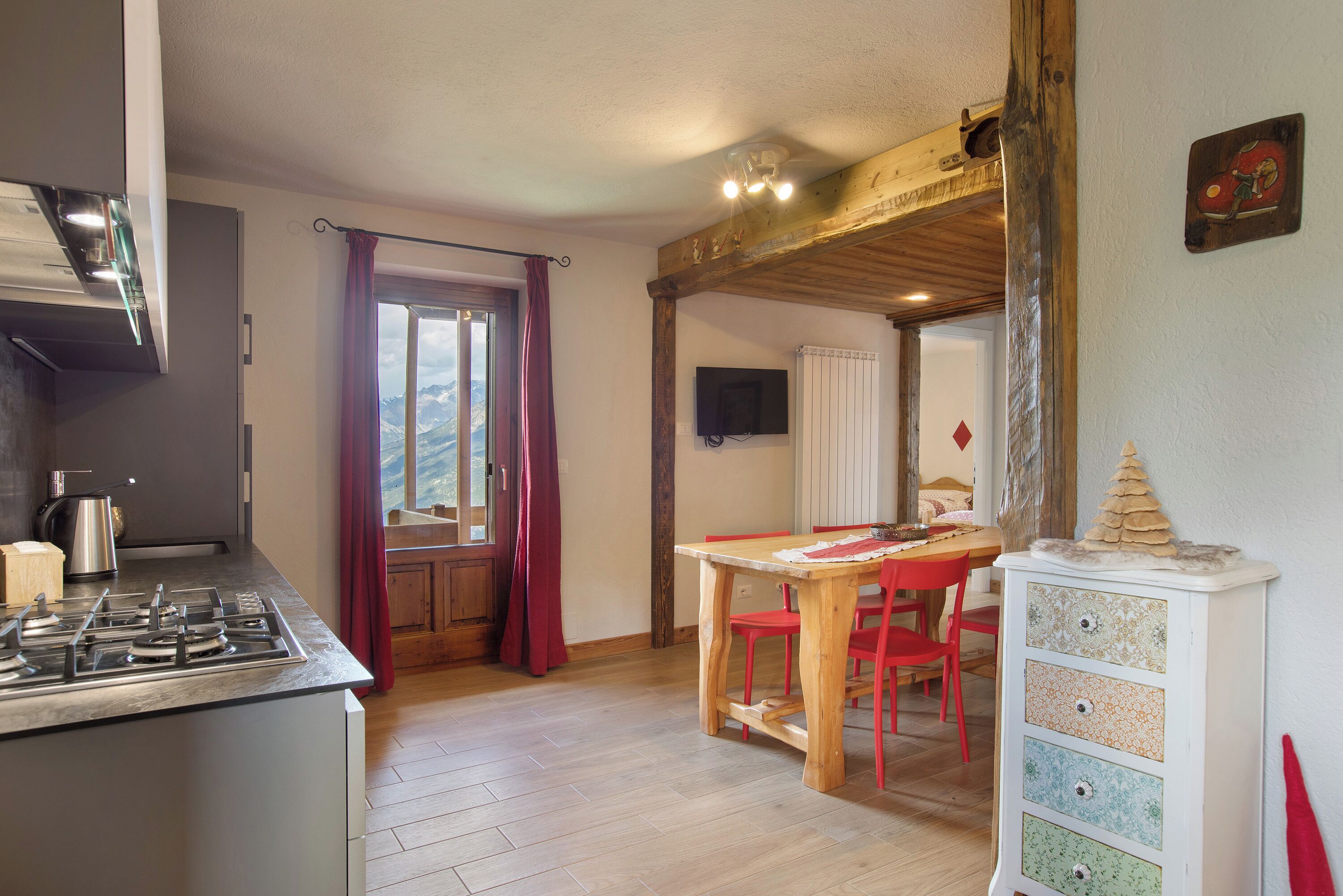 Réfrigérateur, micro-ondes, plaque de cuisson, lave-vaisselle