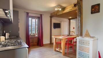 Geladeira, micro-ondas, cooktop, lava-louças