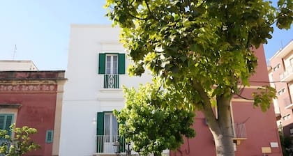 Apartment 'Rosone' with Balcony, Wi-Fi and Air Conditioning