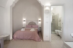 Suihku, hiustenkuivaaja, pyyhkeet