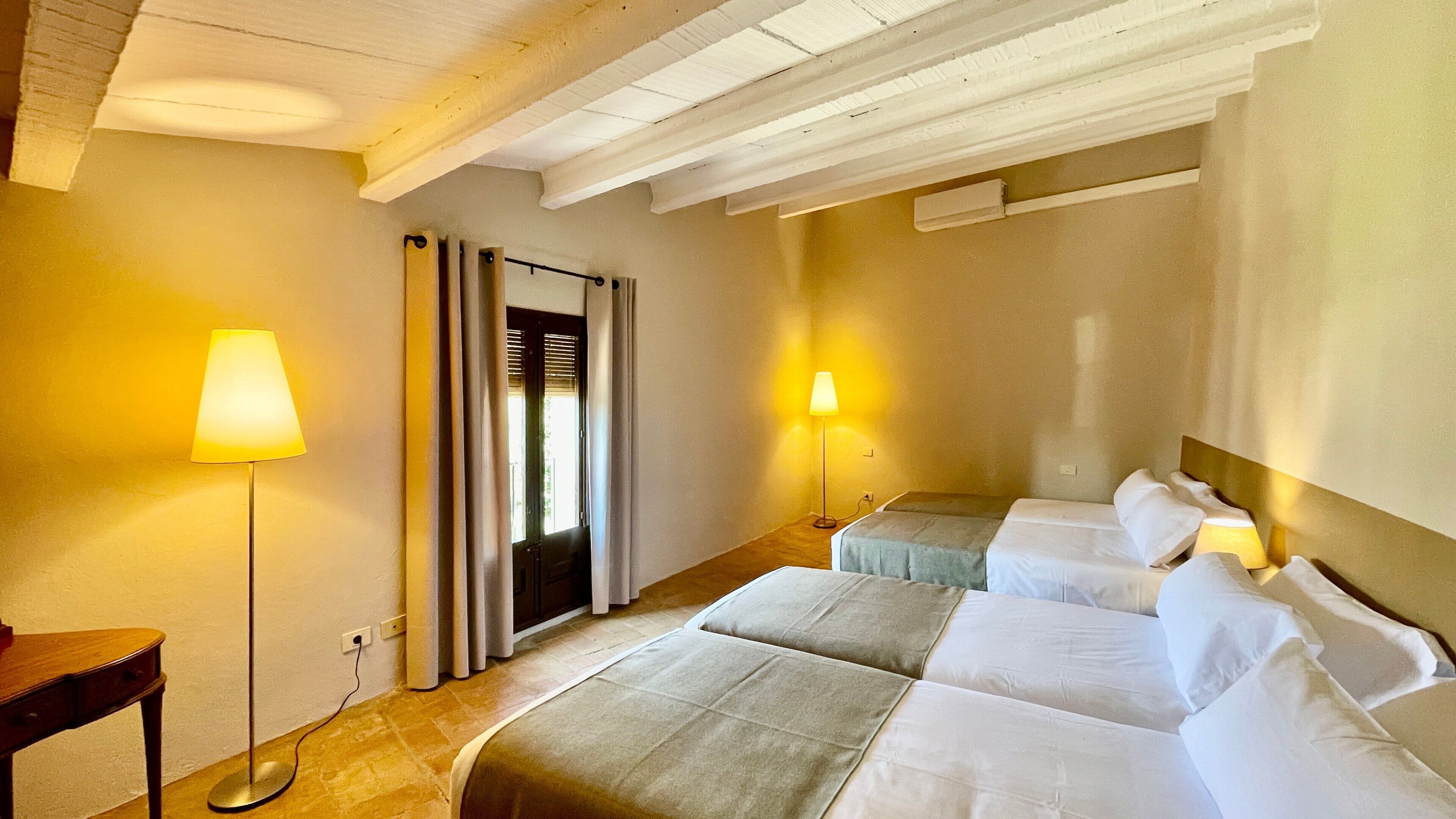 2 quartos, ferros/tábuas de passar roupa, Wi-Fi de cortesia