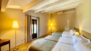 2 quartos, ferros/tábuas de passar roupa, Wi-Fi de cortesia