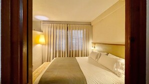 2 habitaciones, tabla de planchar con plancha y wifi gratis 