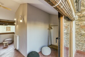 Interior - Apartment 'Apartaments Can Gibert - Palleret' with Private Terrace and Wi-Fi (Castelló d'Empúries)