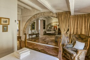 2 slaapkamers, een strijkplank/strijkijzer, gratis wifi, beddengoed