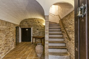 Interior - Apartment 'Apartaments Can Gibert - Muralla' with Shared Garden, Balcony and Wi-Fi (Castelló d'Empúries)