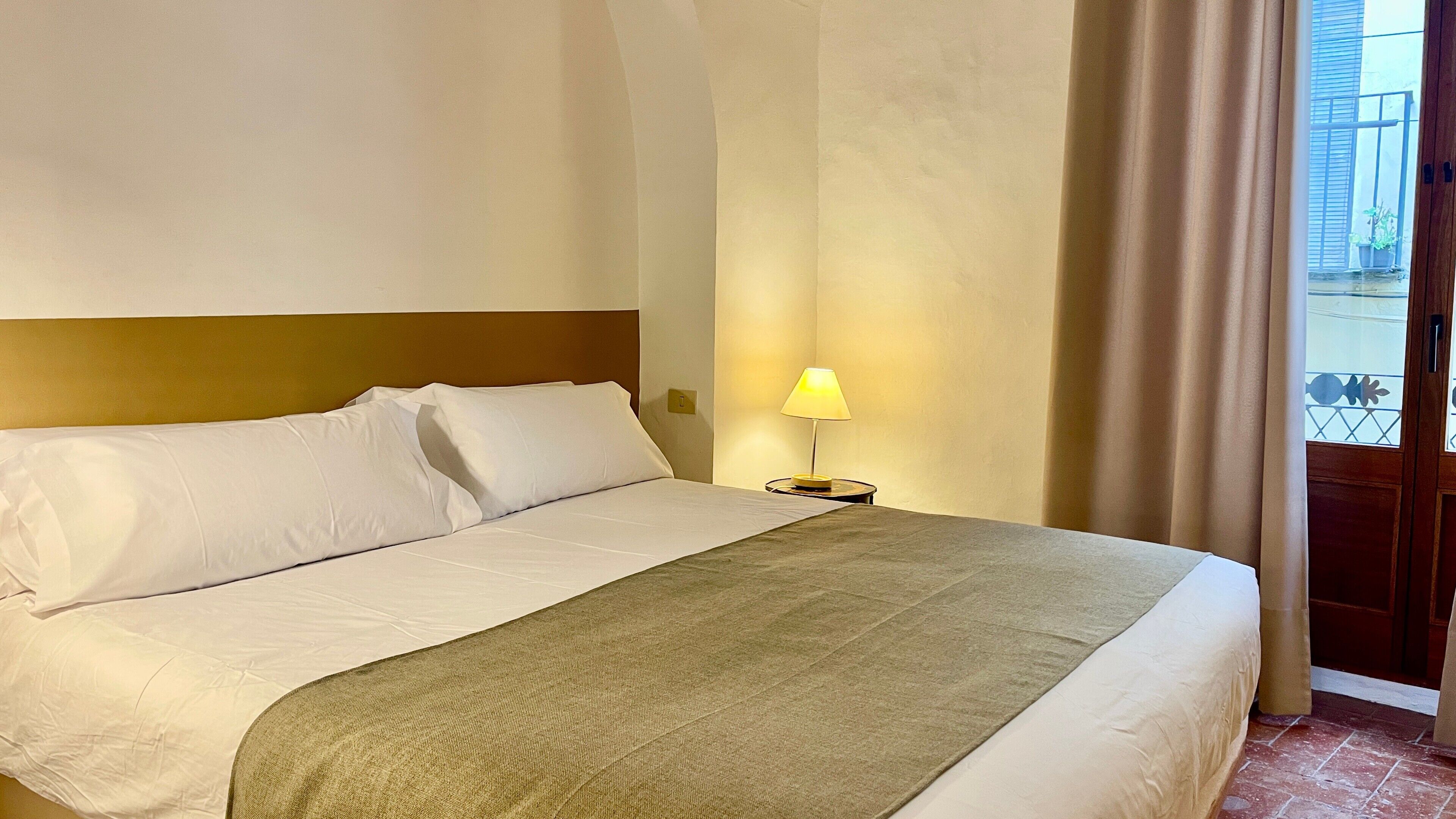 2 slaapkamers, een strijkplank/strijkijzer, gratis wifi, beddengoed