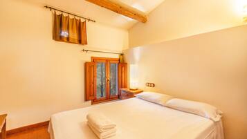 6 bedrooms, free WiFi, bed sheets