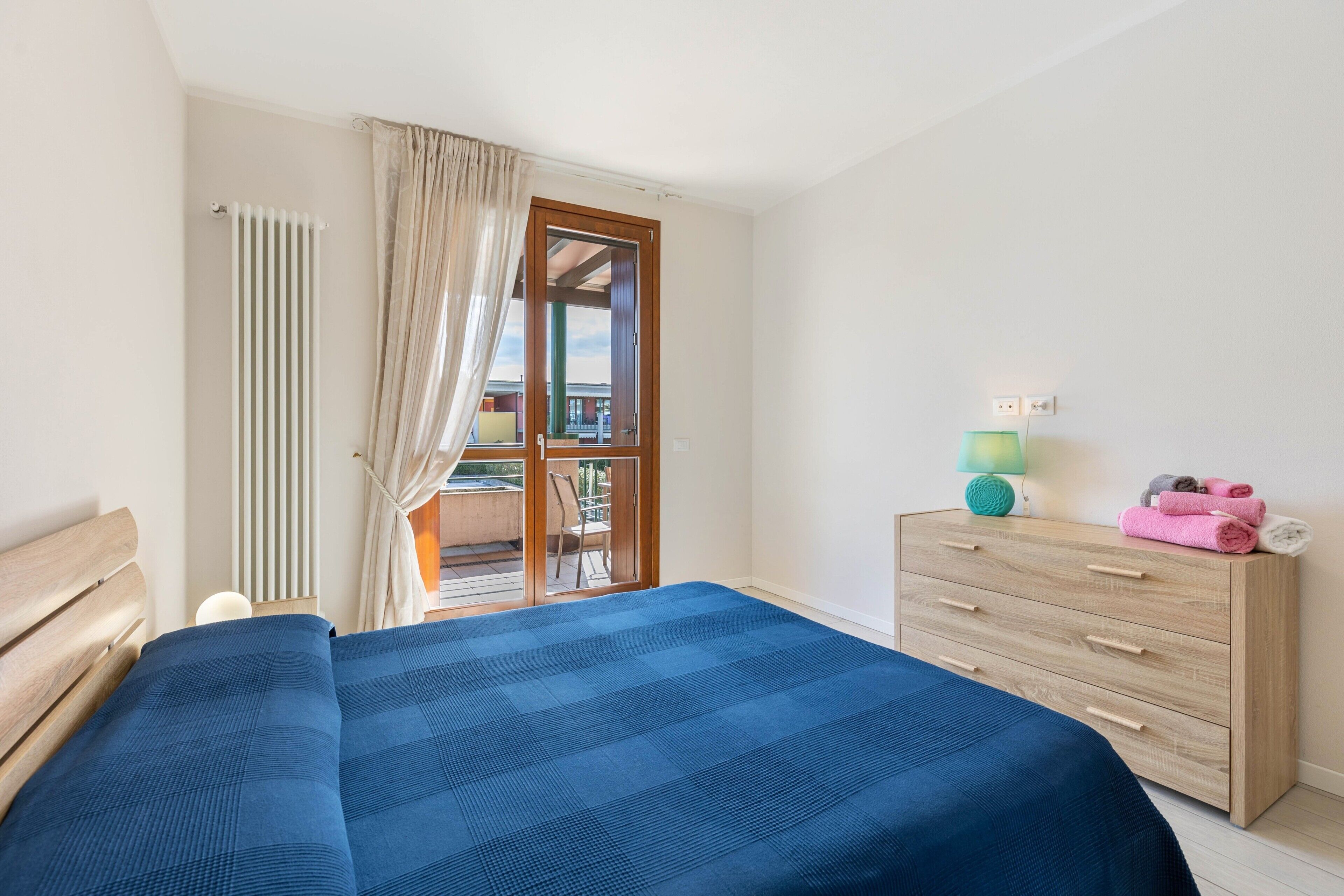 2 室のベッドルーム、アイロン / アイロン台、WiFi (無料)、ベッドシーツ