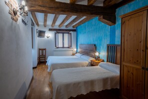 5 Schlafzimmer, Bügeleisen/Bügelbrett, kostenloses WLAN, Bettwäsche