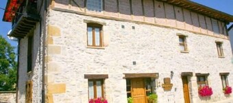 Landhaus 'Zadorra Etxea Casa' mit Bergblick, privater Terrasse und Wi-Fi