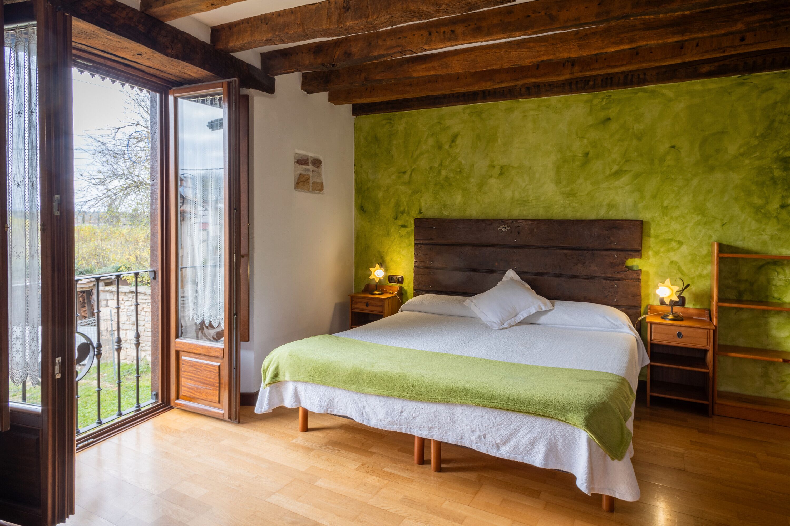 5 makuuhuonetta, silitysrauta/-lauta, ilmainen Wi-Fi, vuodevaatteet