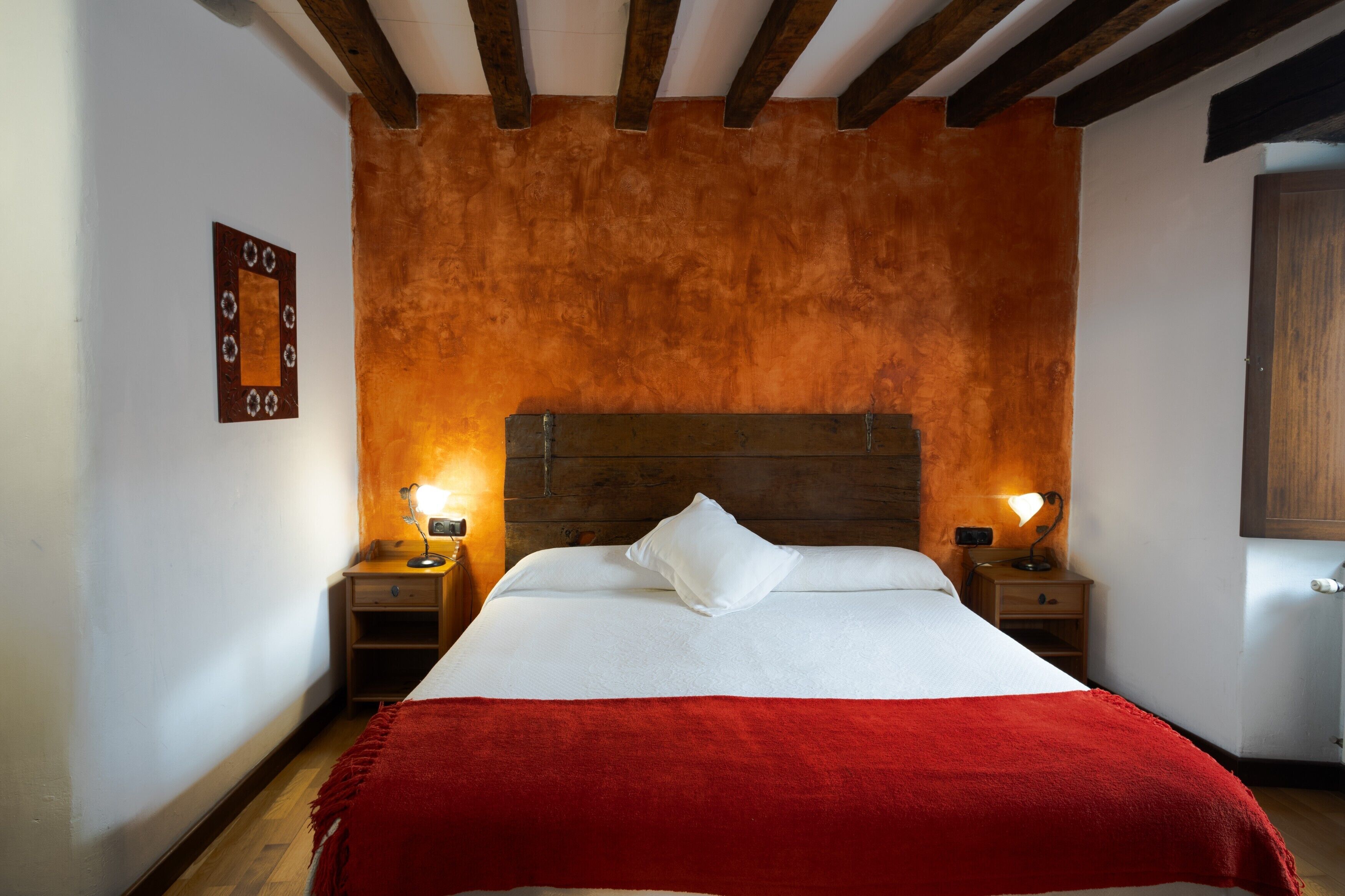 5 bedrooms, iron/ironing board, free WiFi, bed sheets