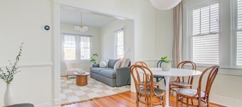 Charming 3-bedroom bungalow with AC, fitness room, WiFi in Fredericksburg