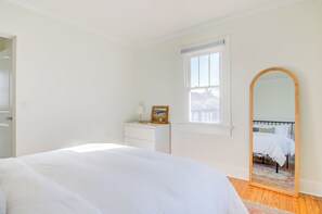 3 Schlafzimmer, Schreibtisch, Bügeleisen/Bügelbrett, Reisekinderbett